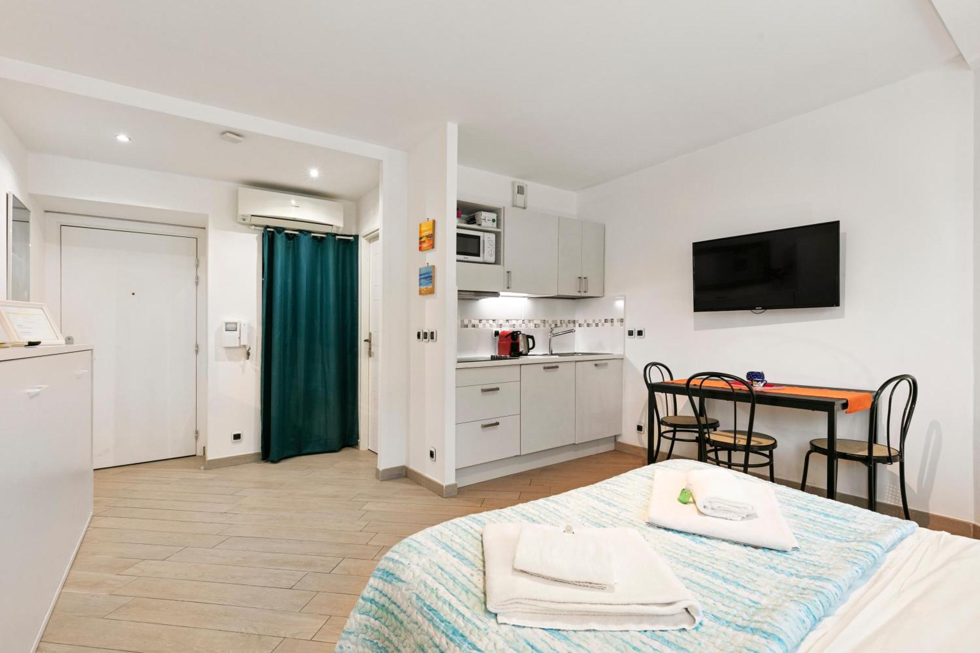 Les Oranges Five Stars Holidayhouse นีซ ภายนอก รูปภาพ
