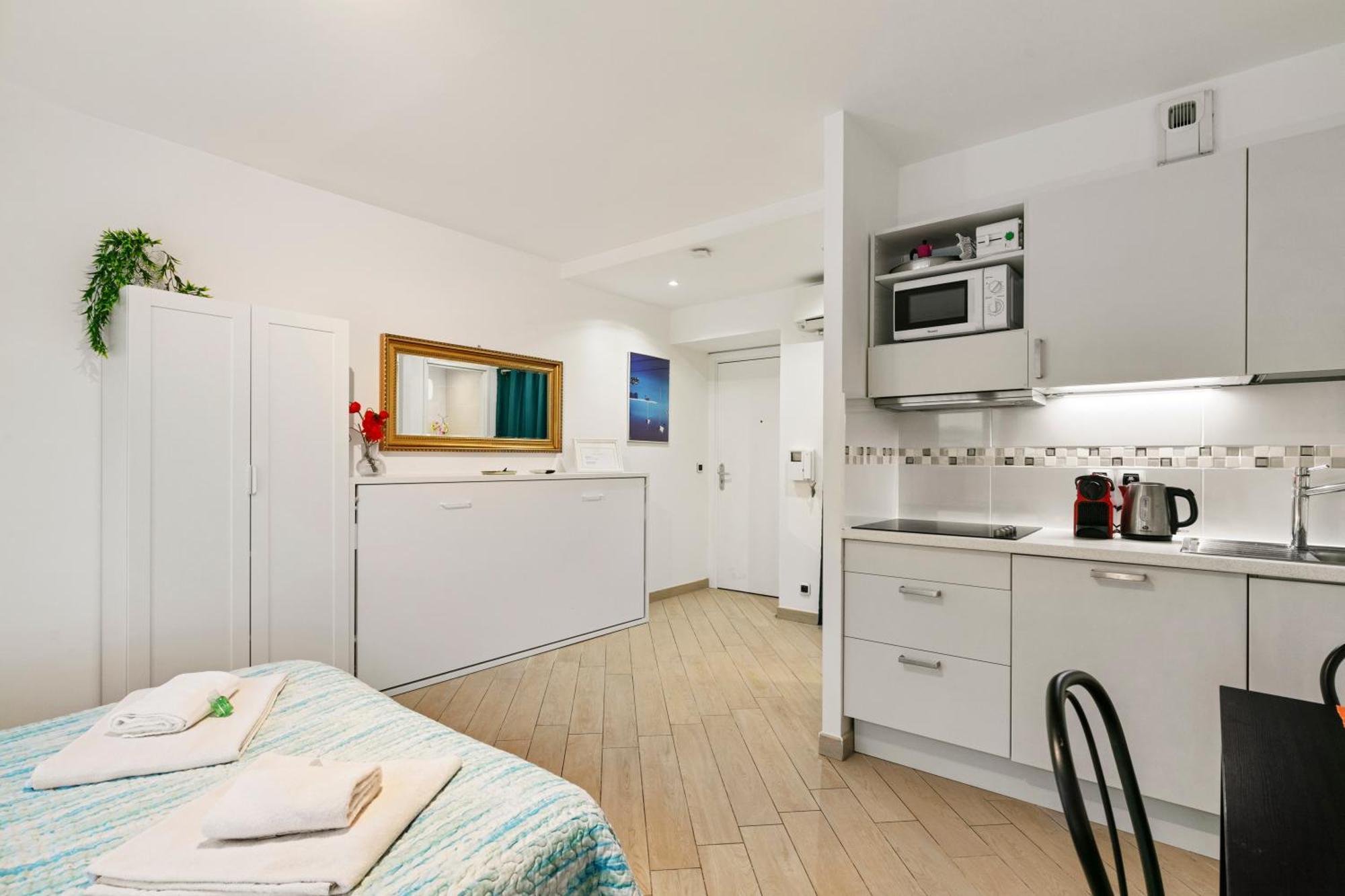 Les Oranges Five Stars Holidayhouse นีซ ภายนอก รูปภาพ